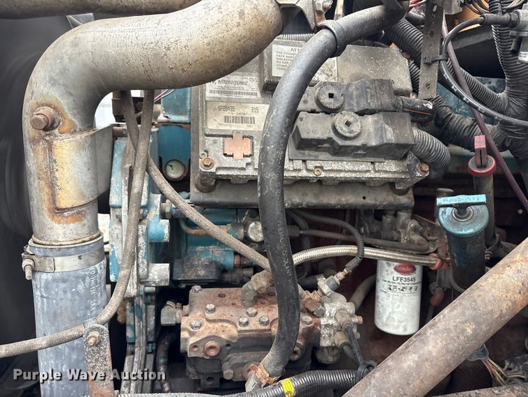 image for item YA1470 2000 International 3800 school bus