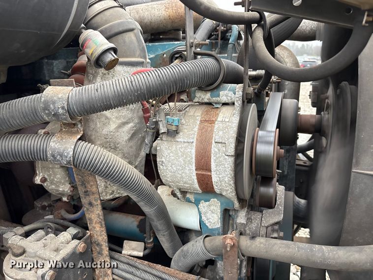 image for item YA1470 2000 International 3800 school bus