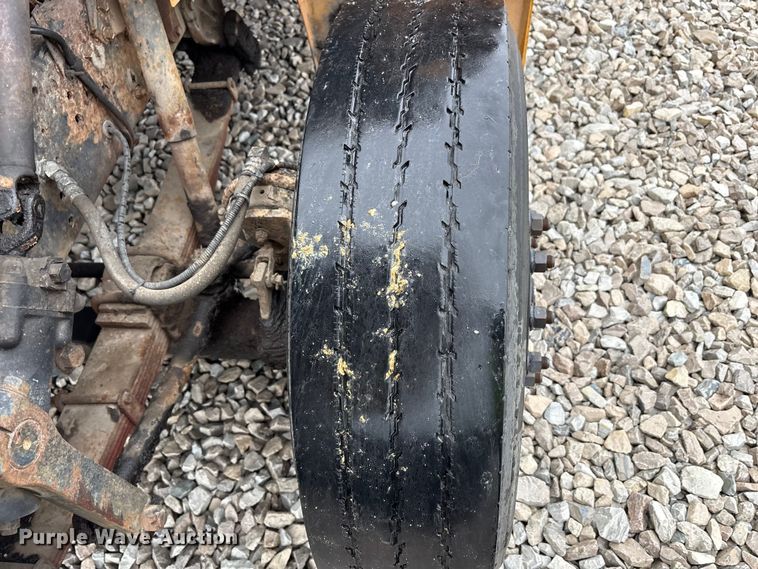 image for item YA1470 2000 International 3800 school bus