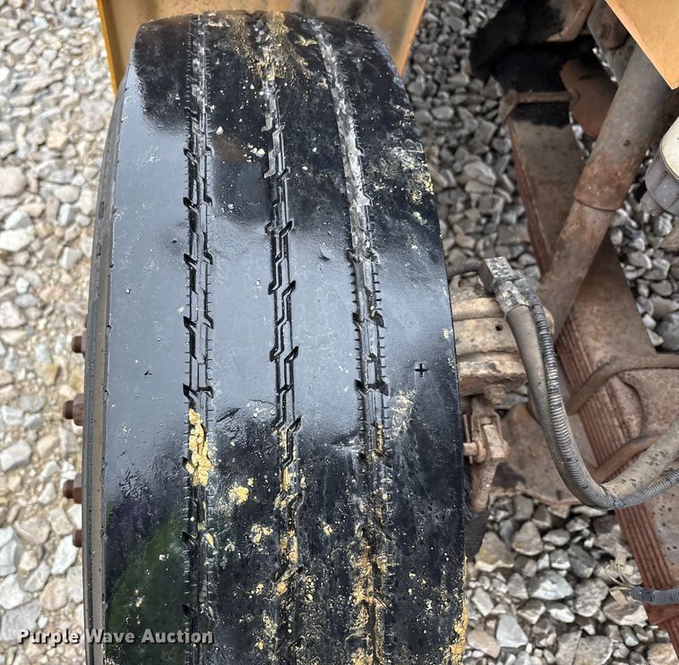 image for item YA1470 2000 International 3800 school bus