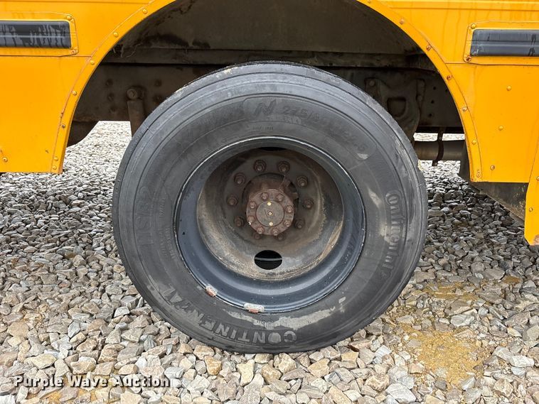 image for item YA1470 2000 International 3800 school bus