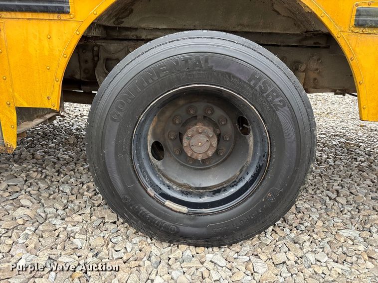 image for item YA1470 2000 International 3800 school bus