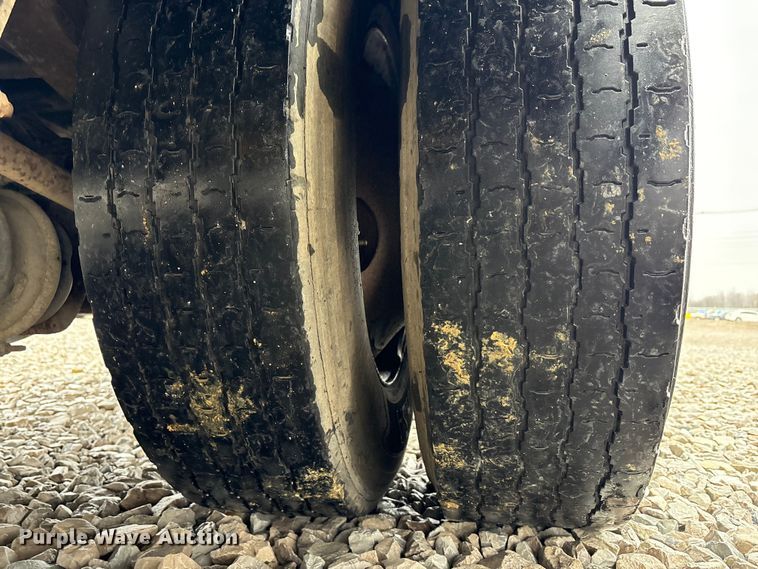 image for item YA1470 2000 International 3800 school bus