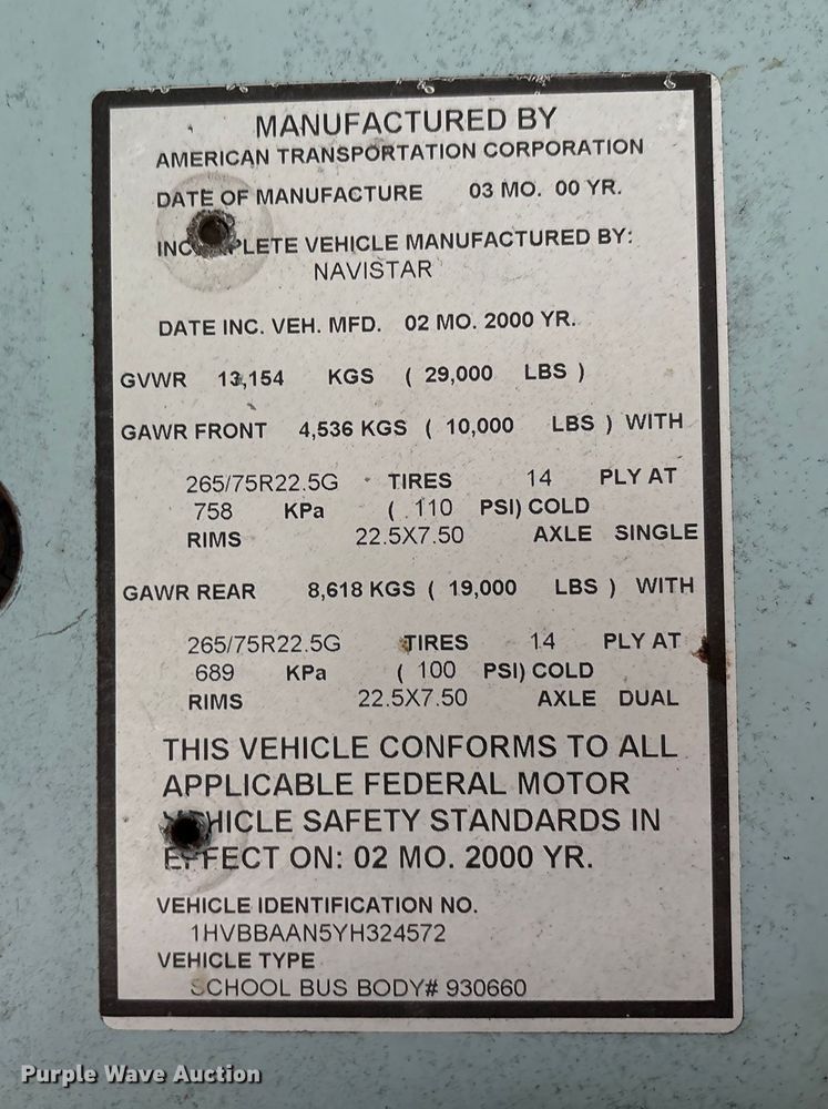 image for item YA1470 2000 International 3800 school bus