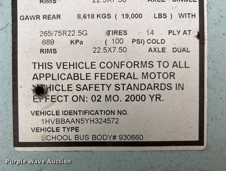 image for item YA1470 2000 International 3800 school bus