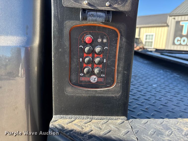 image for item DK0045 2012 Ford F350 Super Duty forklift bed pickup truck