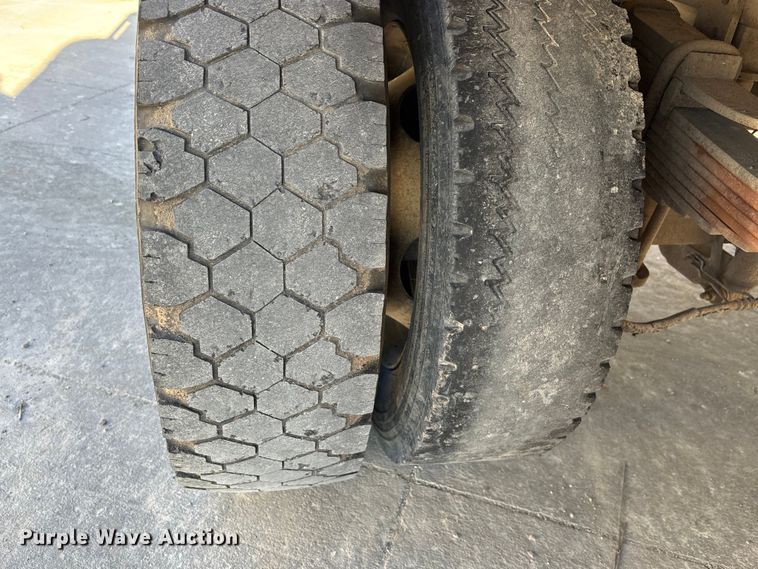 image for item DK0055 2012 Ford F550 flatbed truck