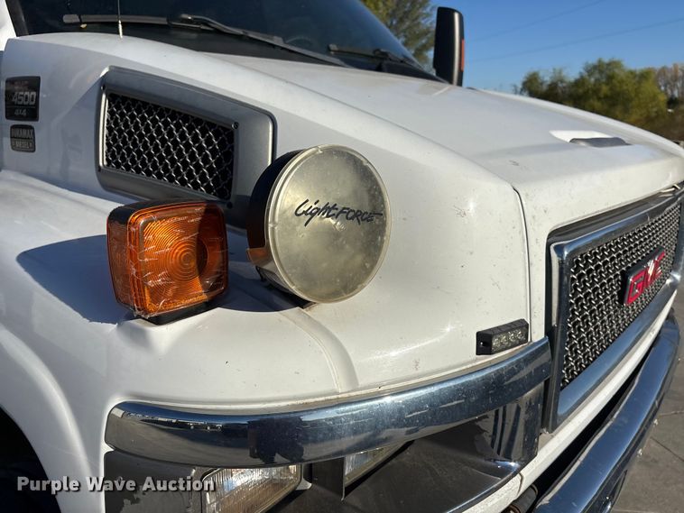 image for item DK0056 2008 GMC C4500 flatbed truck