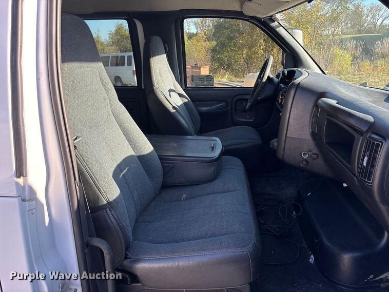 image for item DK0056 2008 GMC C4500 flatbed truck