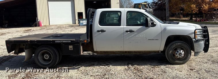 image for item DK0156 2012 Chevrolet Silverado 3500HD Crew Cab flatbed pickup truck