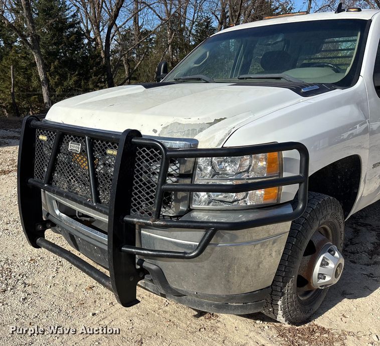 image for item DK0156 2012 Chevrolet Silverado 3500HD Crew Cab flatbed pickup truck