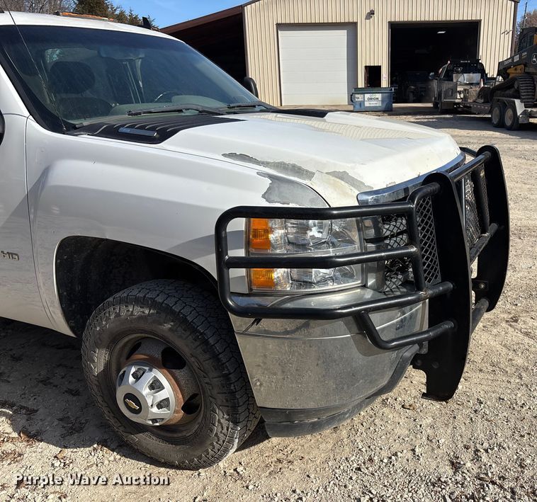 image for item DK0156 2012 Chevrolet Silverado 3500HD Crew Cab flatbed pickup truck