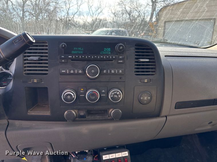 image for item DK0156 2012 Chevrolet Silverado 3500HD Crew Cab flatbed pickup truck