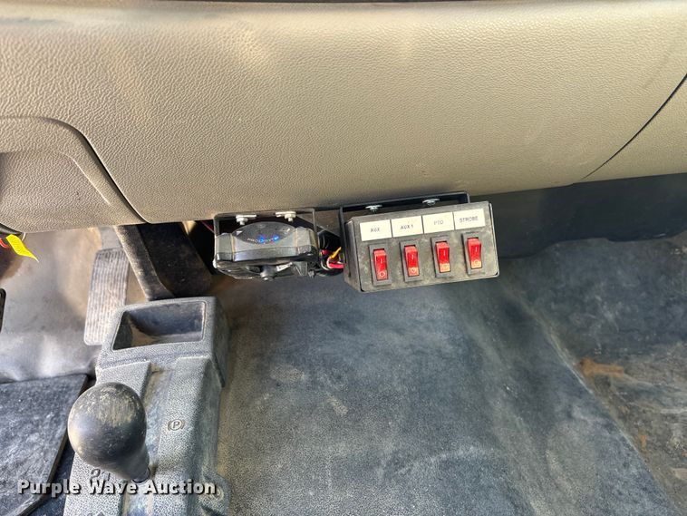 image for item DK0156 2012 Chevrolet Silverado 3500HD Crew Cab flatbed pickup truck