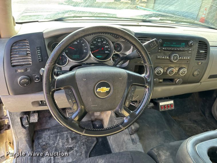 image for item DK0156 2012 Chevrolet Silverado 3500HD Crew Cab flatbed pickup truck