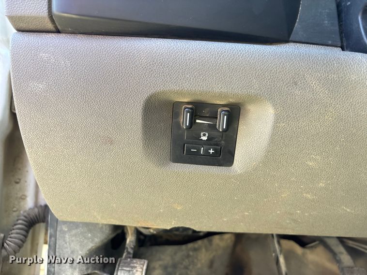 image for item DK0156 2012 Chevrolet Silverado 3500HD Crew Cab flatbed pickup truck