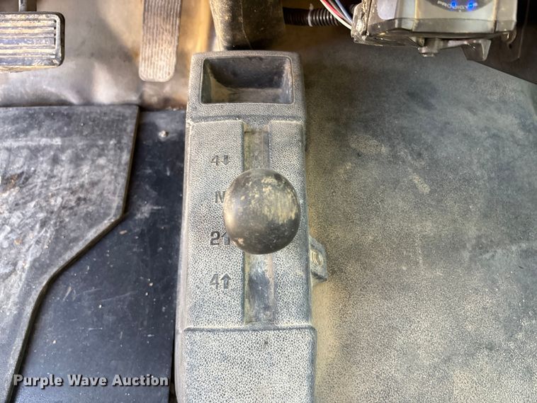 image for item DK0156 2012 Chevrolet Silverado 3500HD Crew Cab flatbed pickup truck