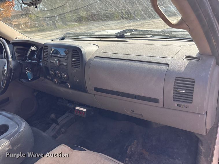 image for item DK0156 2012 Chevrolet Silverado 3500HD Crew Cab flatbed pickup truck