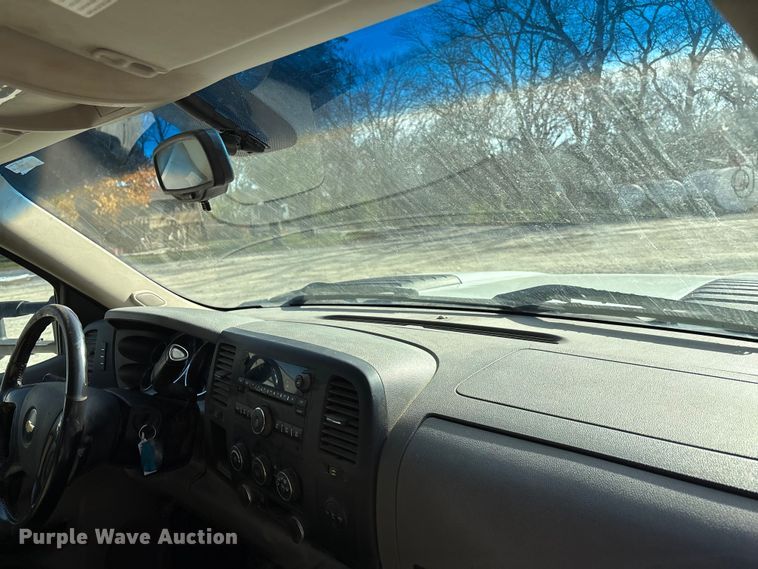 image for item DK0156 2012 Chevrolet Silverado 3500HD Crew Cab flatbed pickup truck