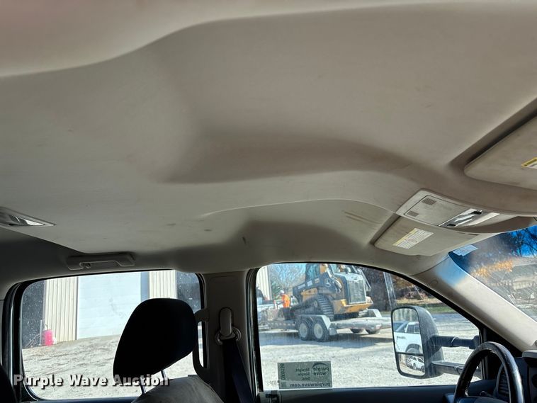 image for item DK0156 2012 Chevrolet Silverado 3500HD Crew Cab flatbed pickup truck