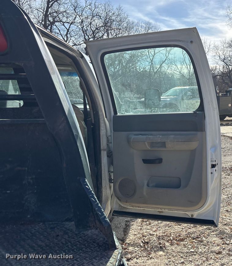 image for item DK0156 2012 Chevrolet Silverado 3500HD Crew Cab flatbed pickup truck