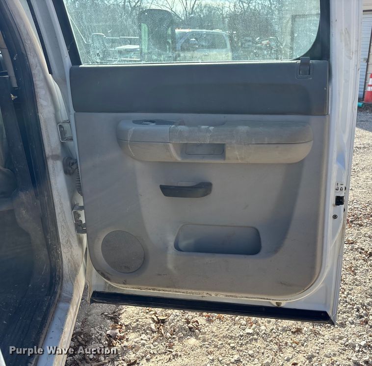 image for item DK0156 2012 Chevrolet Silverado 3500HD Crew Cab flatbed pickup truck