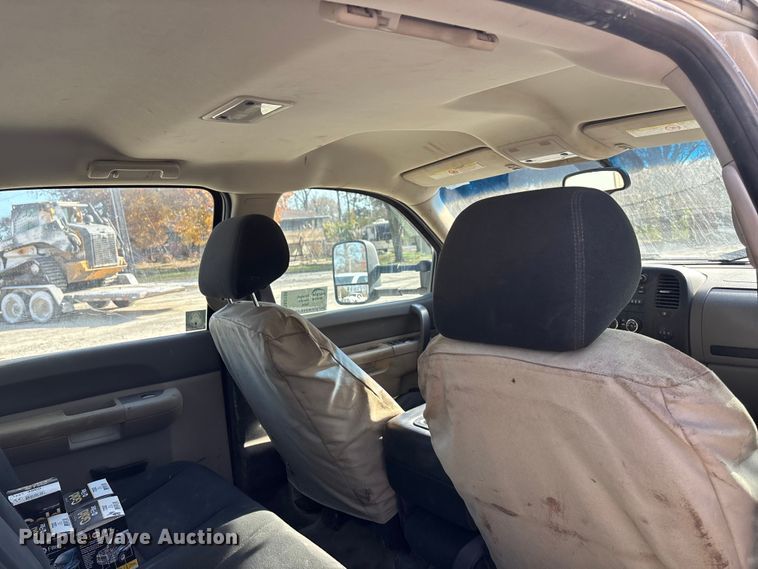 image for item DK0156 2012 Chevrolet Silverado 3500HD Crew Cab flatbed pickup truck