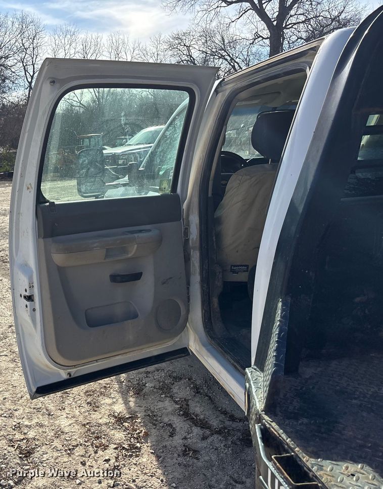 image for item DK0156 2012 Chevrolet Silverado 3500HD Crew Cab flatbed pickup truck