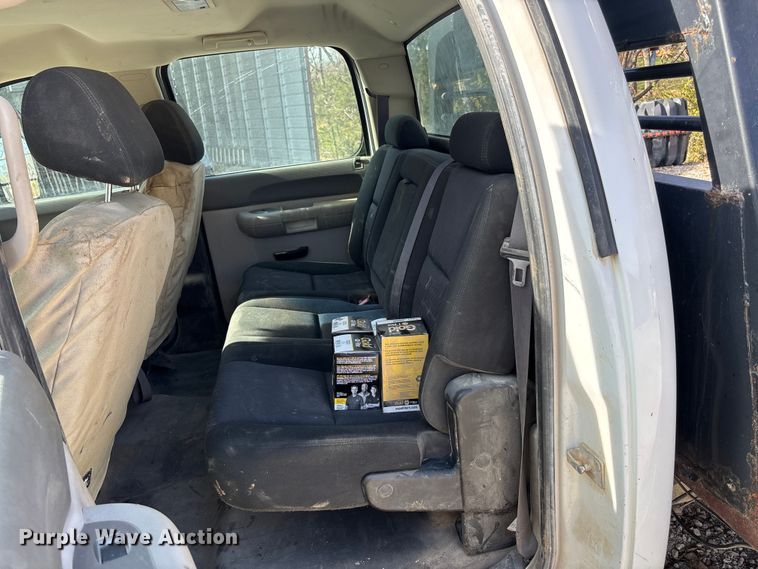 image for item DK0156 2012 Chevrolet Silverado 3500HD Crew Cab flatbed pickup truck