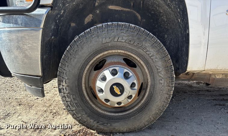 image for item DK0156 2012 Chevrolet Silverado 3500HD Crew Cab flatbed pickup truck