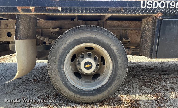 image for item DK0156 2012 Chevrolet Silverado 3500HD Crew Cab flatbed pickup truck