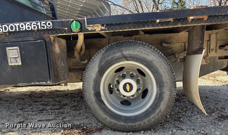 image for item DK0156 2012 Chevrolet Silverado 3500HD Crew Cab flatbed pickup truck