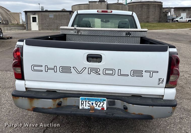 image for item DK0177 2004 Chevrolet Silverado 1500 pickup truck