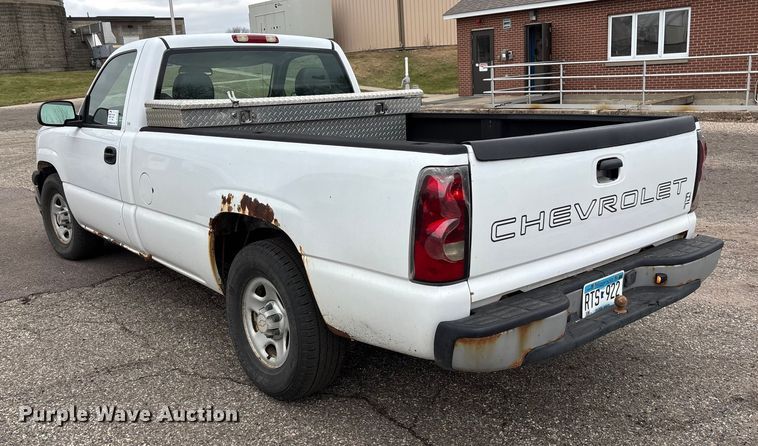 image for item DK0177 2004 Chevrolet Silverado 1500 pickup truck