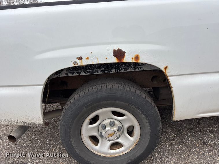 image for item DK0177 2004 Chevrolet Silverado 1500 pickup truck