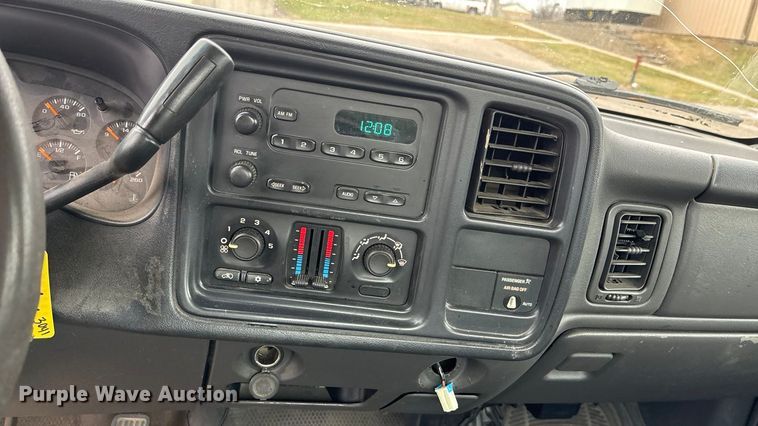 image for item DK0177 2004 Chevrolet Silverado 1500 pickup truck