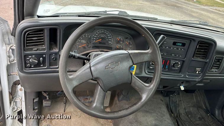 image for item DK0177 2004 Chevrolet Silverado 1500 pickup truck