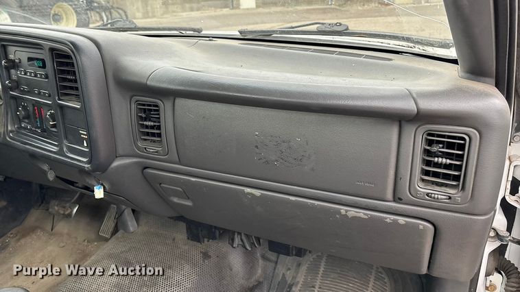 image for item DK0177 2004 Chevrolet Silverado 1500 pickup truck