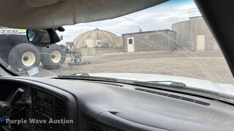 image for item DK0177 2004 Chevrolet Silverado 1500 pickup truck