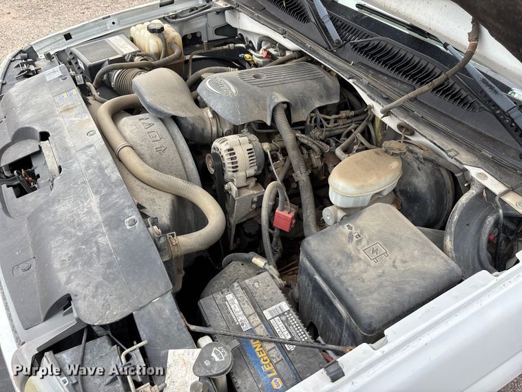 image for item DK0177 2004 Chevrolet Silverado 1500 pickup truck