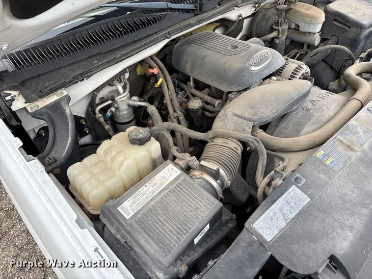 image for item DK0177 2004 Chevrolet Silverado 1500 pickup truck