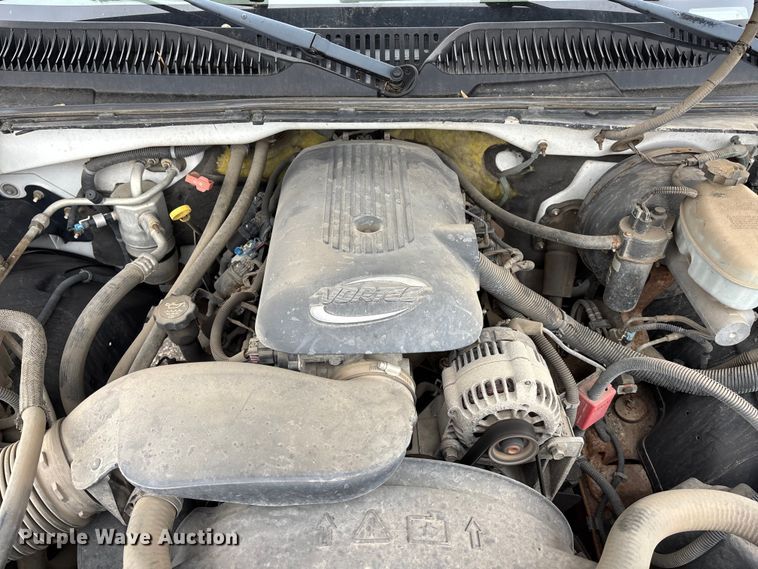 image for item DK0177 2004 Chevrolet Silverado 1500 pickup truck