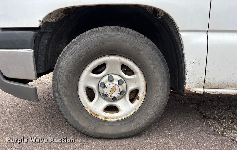 image for item DK0177 2004 Chevrolet Silverado 1500 pickup truck