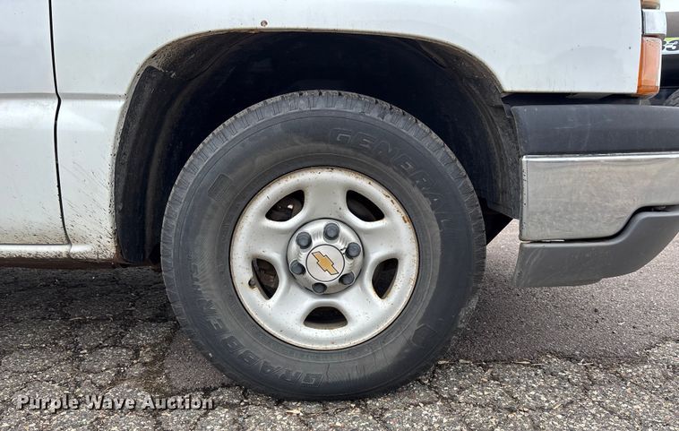 image for item DK0177 2004 Chevrolet Silverado 1500 pickup truck