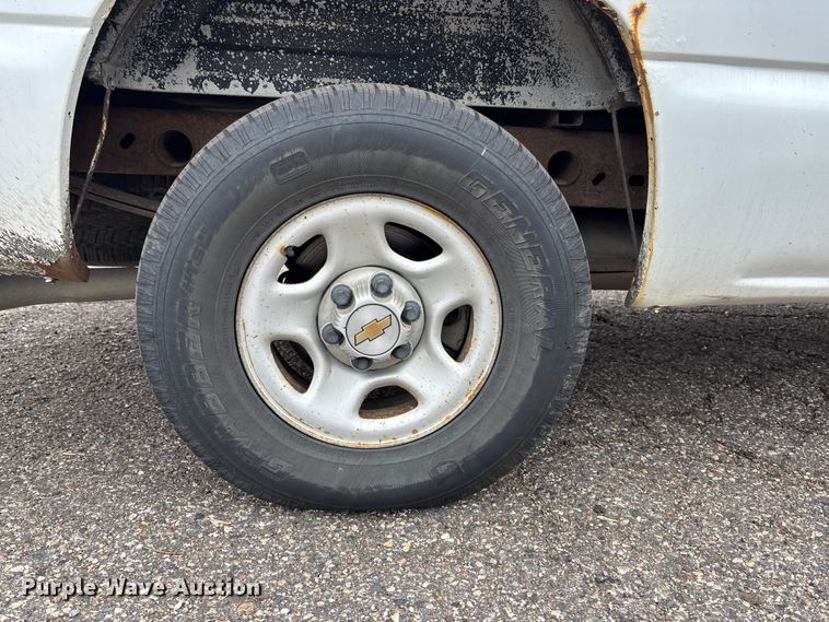 image for item DK0177 2004 Chevrolet Silverado 1500 pickup truck