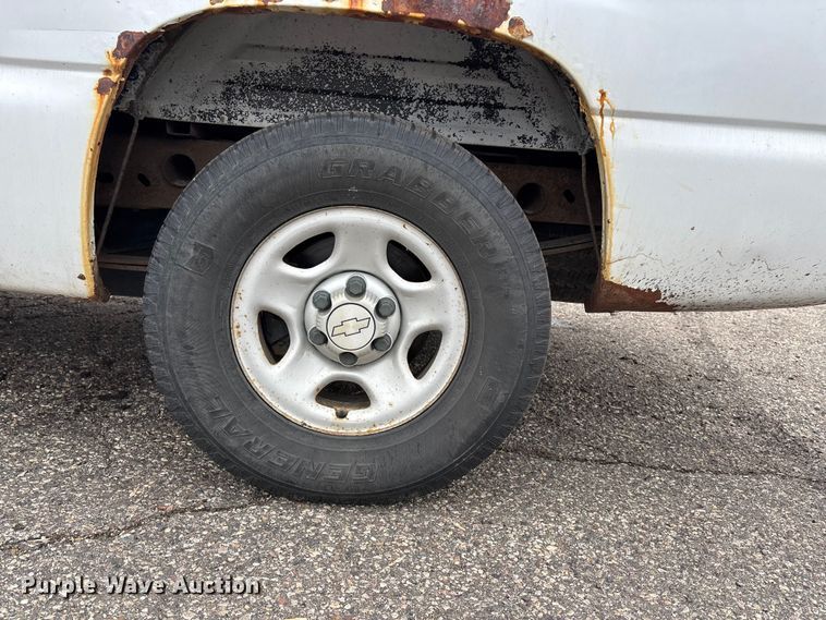 image for item DK0177 2004 Chevrolet Silverado 1500 pickup truck