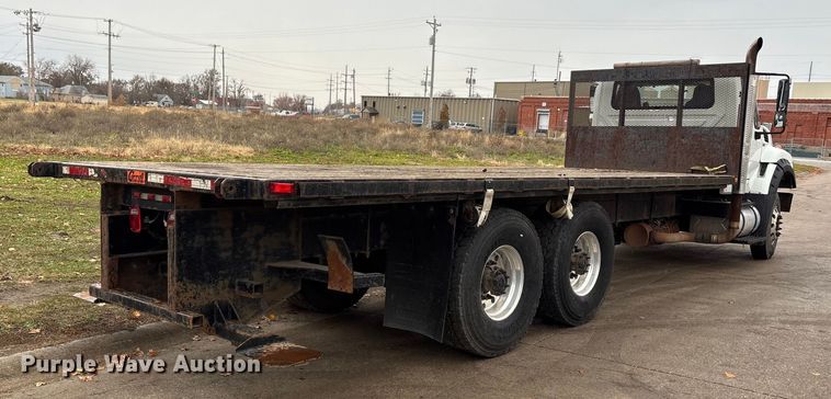 image for item DK0216 2013 International WorkStar 7600 flatbed truck