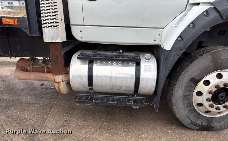 image for item DK0216 2013 International WorkStar 7600 flatbed truck