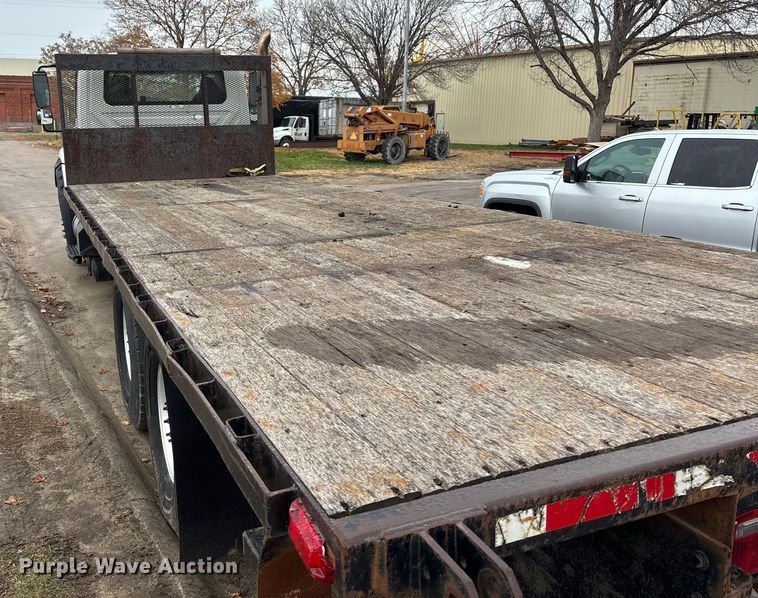 image for item DK0216 2013 International WorkStar 7600 flatbed truck