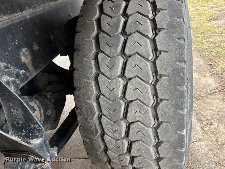 image for item DK0216 2013 International WorkStar 7600 flatbed truck